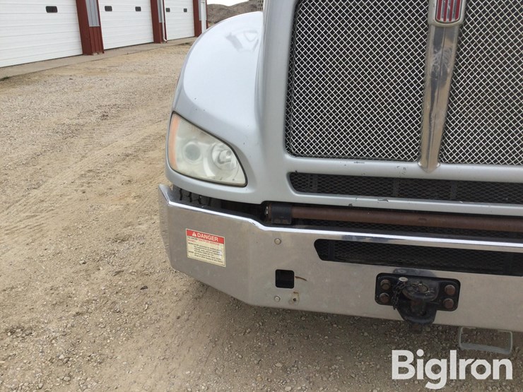 2013-kenworth-t440-image-19