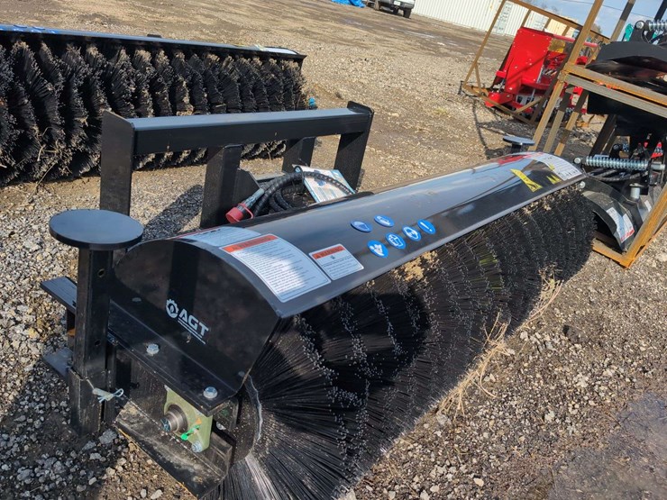 (1)-agrotk-mower-king-skid-steer-rotary-angle-broom---ssab-72-image-1