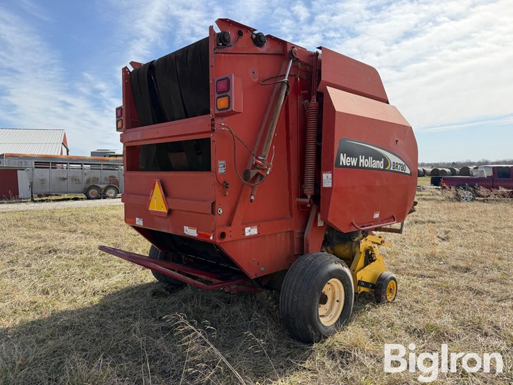 2004-new-holland-br780-image-5