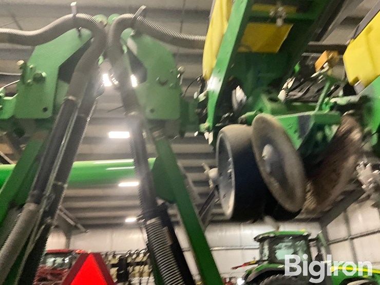 john-deere-1720-image-17