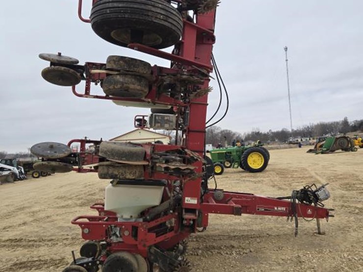 2004-white-8100-image-7