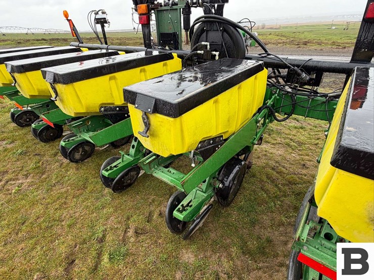 2008-john-deere-1700-image-30