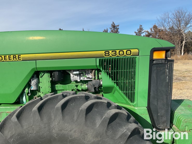 1995-john-deere-8300-image-19