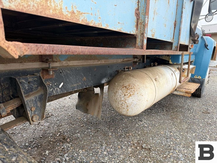 1992-ford-f700-image-24