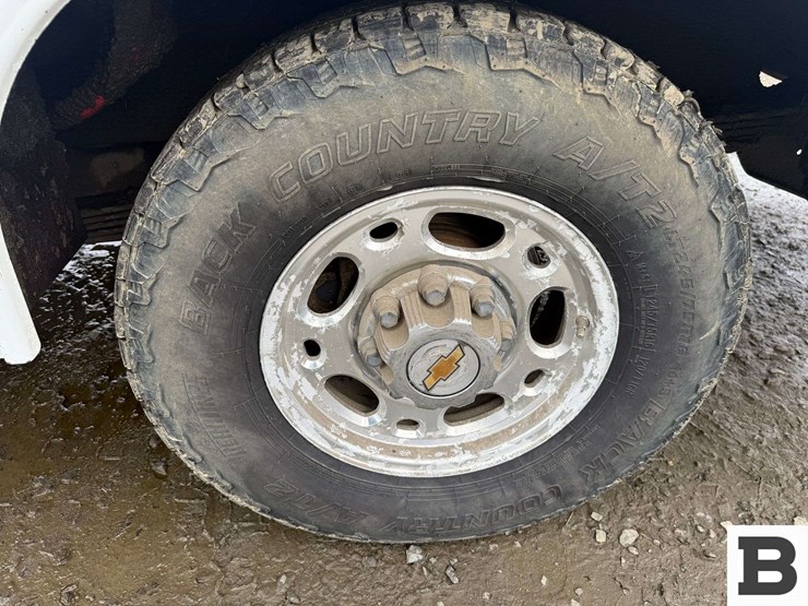 2002-chevrolet-silverado-2500-image-16