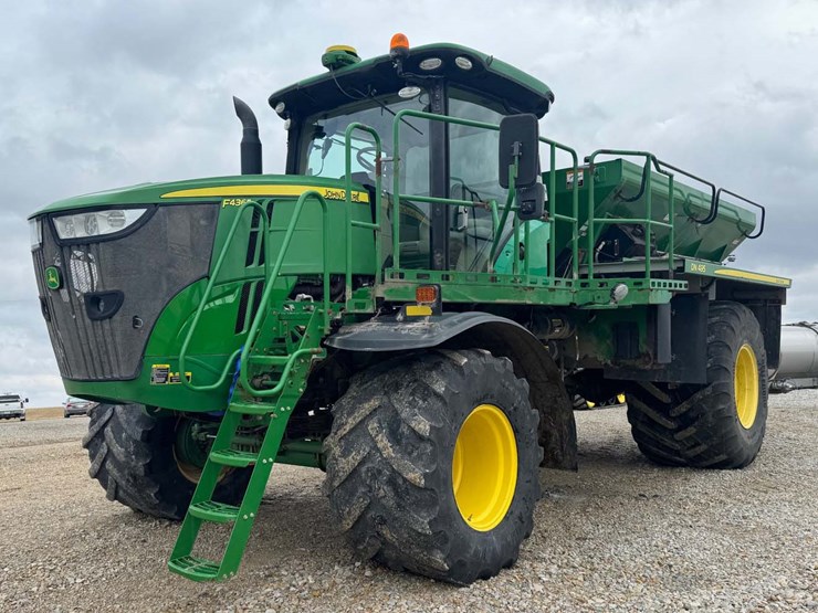 2019-john-deere-f4365-image-1