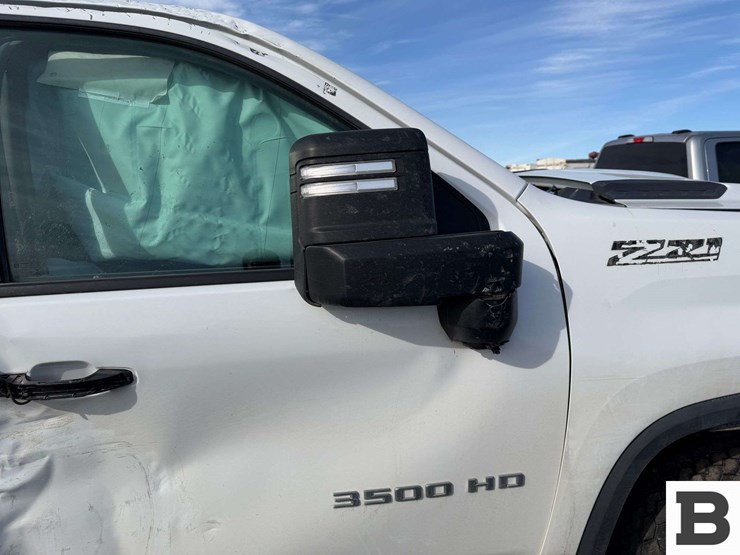 2023-chevrolet-silverado-3500-image-31