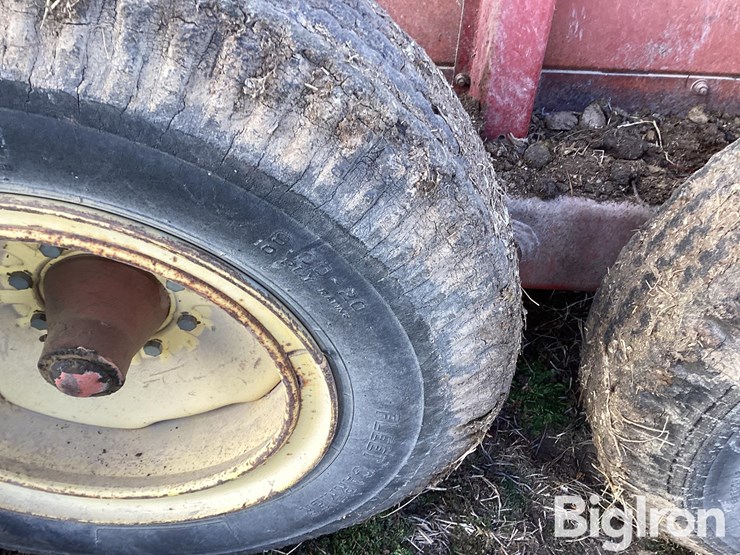 new-holland-790-image-19