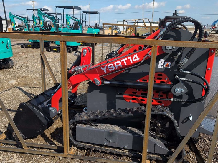 agt-mini-crawler-skid-steer-red---ysrt14-image-1