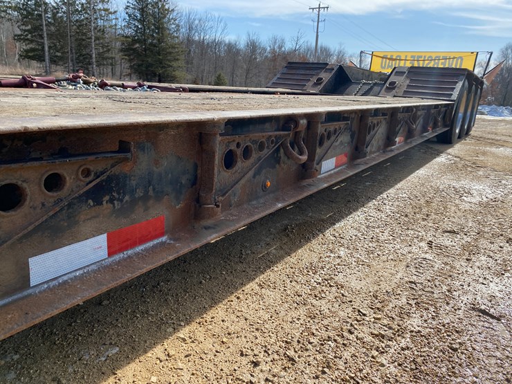 #1100-•-2010-witzco-rg-50-tri-axle-lowboy-semi-trailer-(has-wi-title)-(colfax,-wi)-image-21