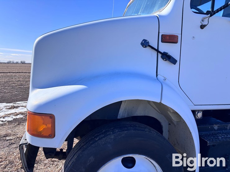 1992-international-8100-image-9