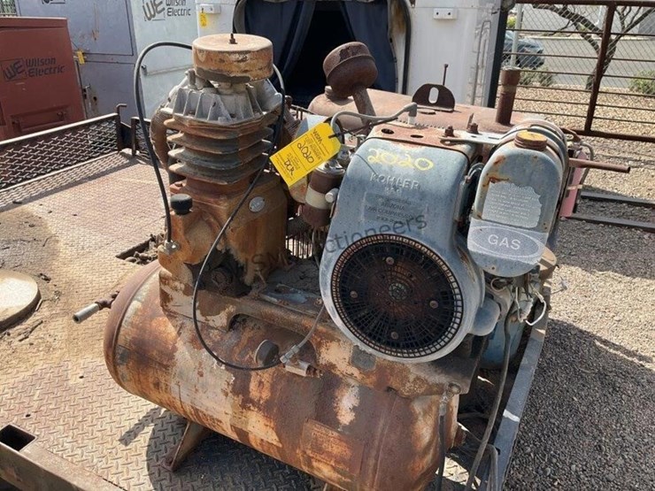 9ft-6in-steel-work-bed-w/-compressor-&-fuel-tank-image-6