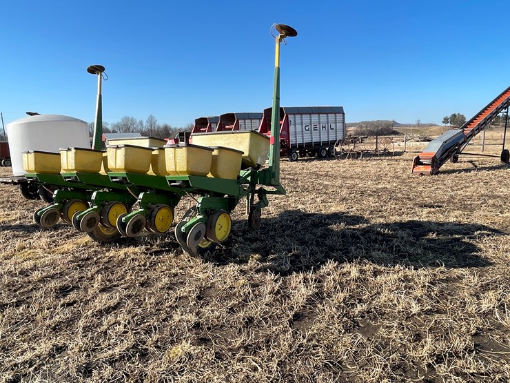 john-deere-7000-image-1