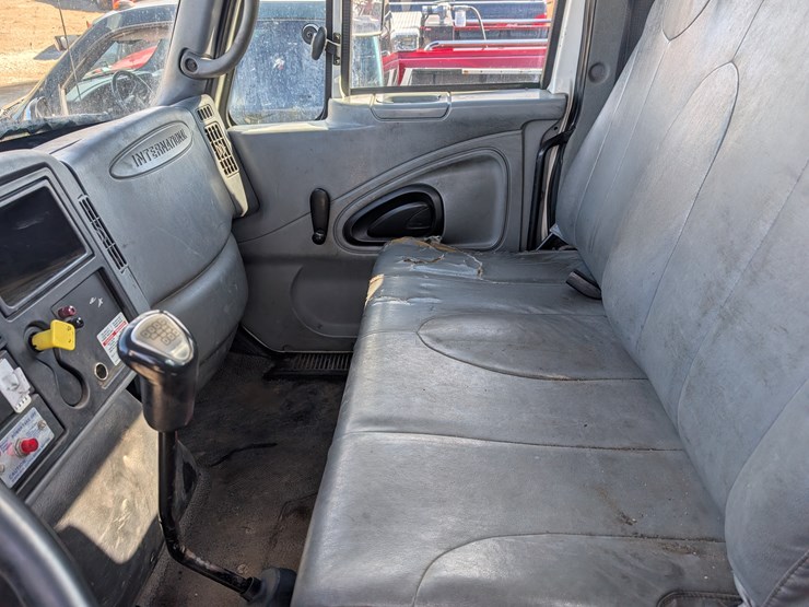 2006-international-durastar-4300-image-23