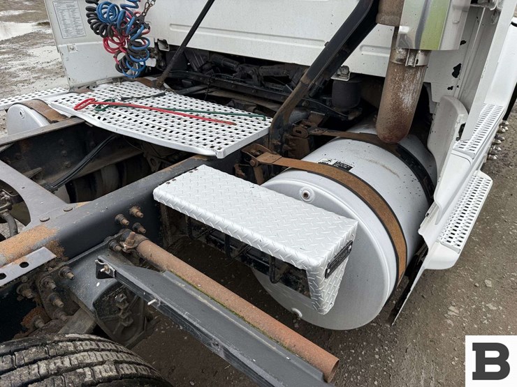 2001-volvo-vnl-tractor-truck---albany,-or-image-29