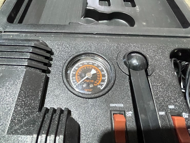 #7219-•-rayovac-workhorse-flash-light-image-11