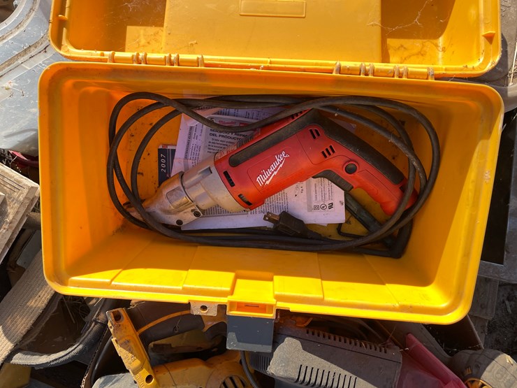 #7411-•-dewalt-battery-powered-tools-(bloomer,-wi)-image-5