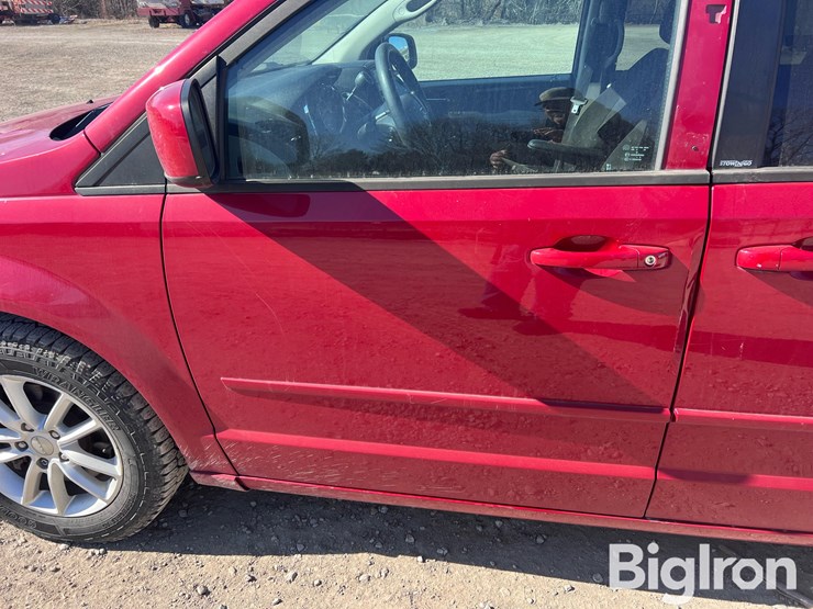 2013-dodge-grand-caravan-sxt-image-13