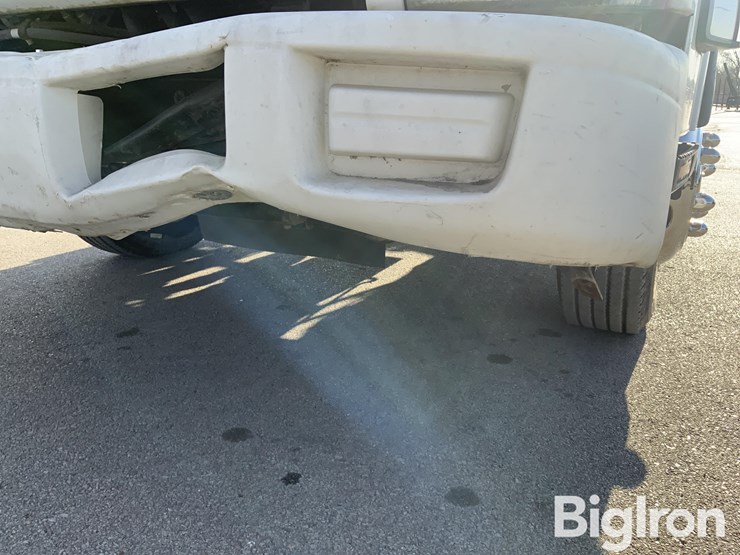 2015-isuzu-nqr-image-11