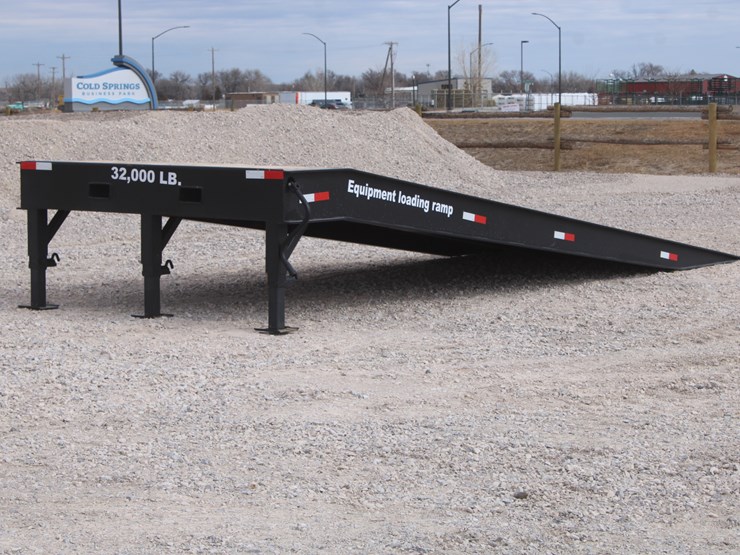 #2021-•-industrious-america-adjustable-load-ramp-32k-lb-capacity-image-1