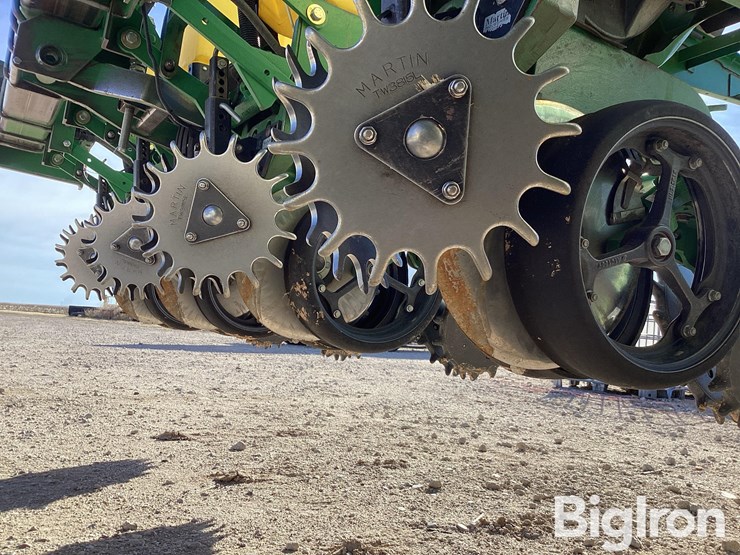 john-deere-1720-image-16