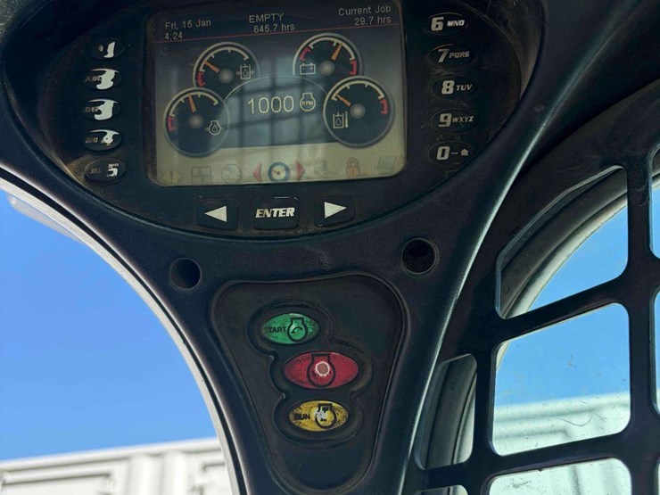 2011-bobcat-s770-image-17