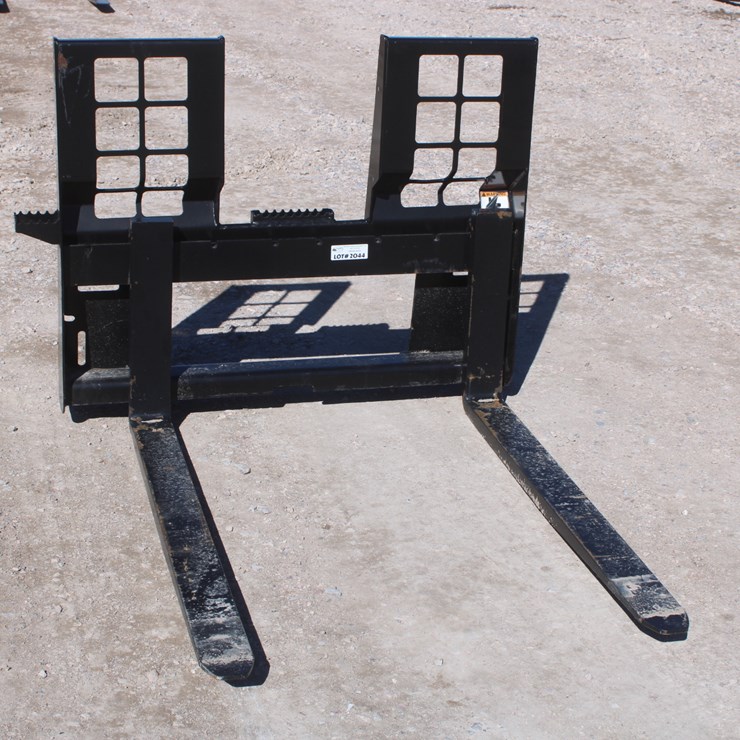 #2044 • HD Skid Steer Attach Pallet Forks