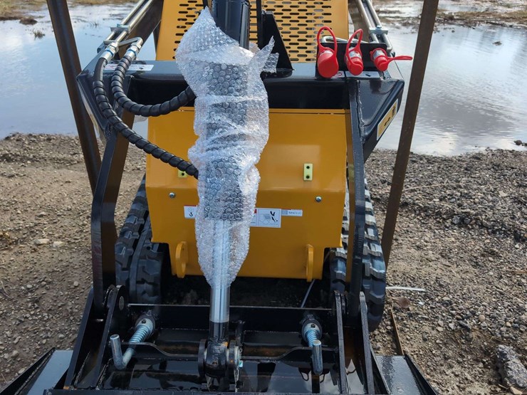 agt-mini-crawler-skid-steer-mx-crt23-*-front-light-bracket-damage-review-photos-image-5