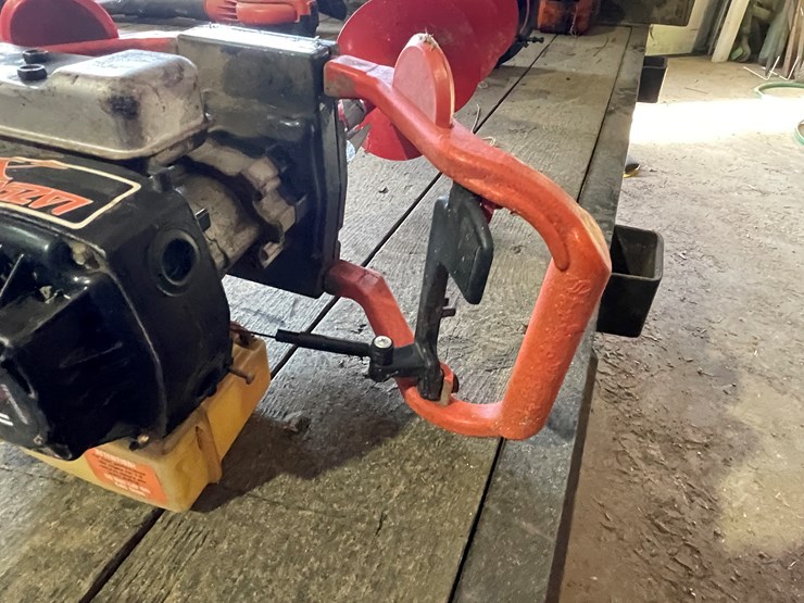 #7204-•-strike-master-ice-auger-image-14