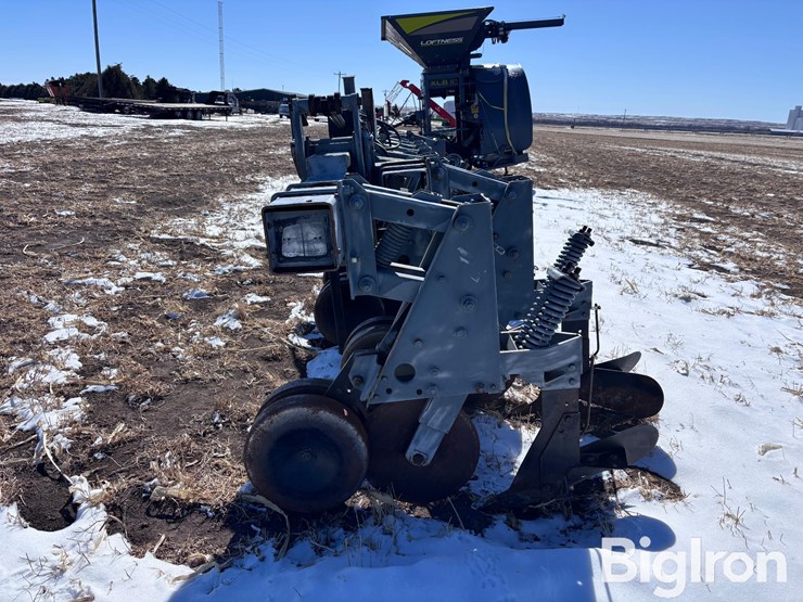 hiniker-8r30-folding-cultivator-w/ridging-wings-image-8