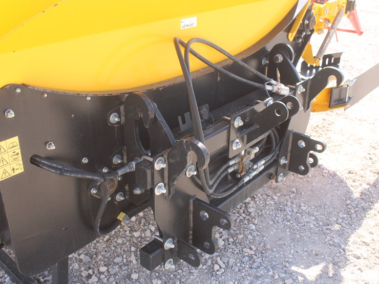 #1017-•-yellow-x24-bale-shredder-image-11