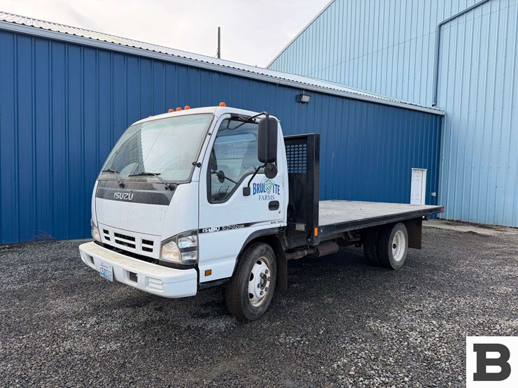 2007-isuzu-npr-image-2