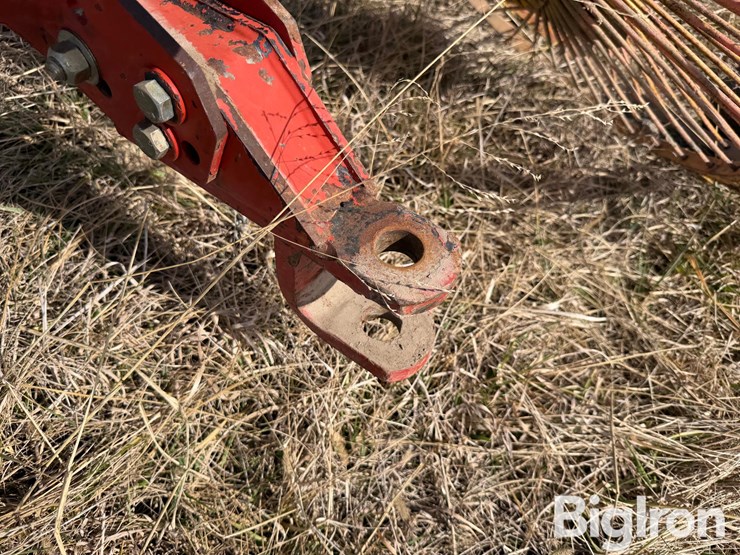 2004-new-holland-br780-image-17