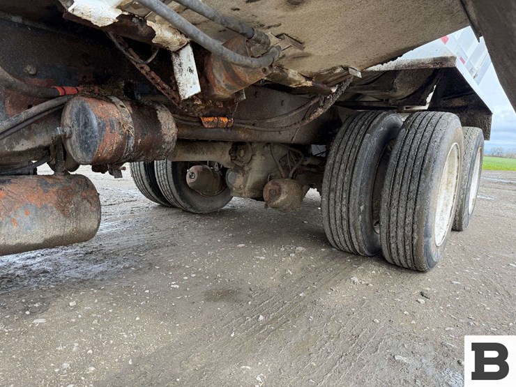 1996-volvo-wx-feed-truck---albany,-or-image-29