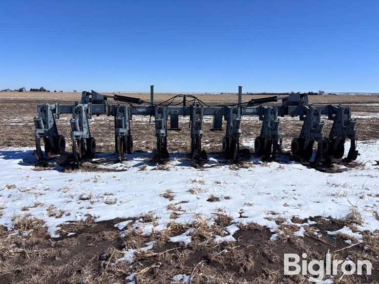 hiniker-8r30-folding-cultivator-w/ridging-wings-image-6