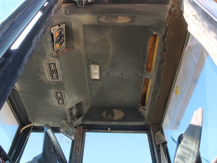 1980-versatile-875-image-86