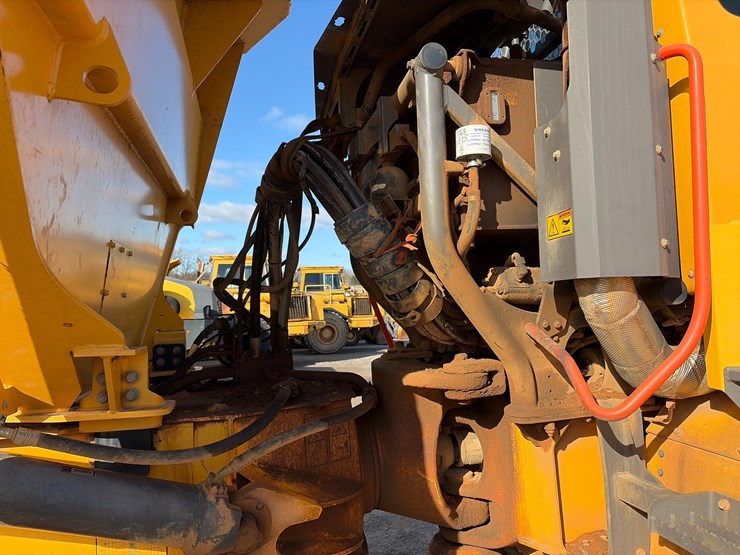 2017-volvo-a25g-image-11