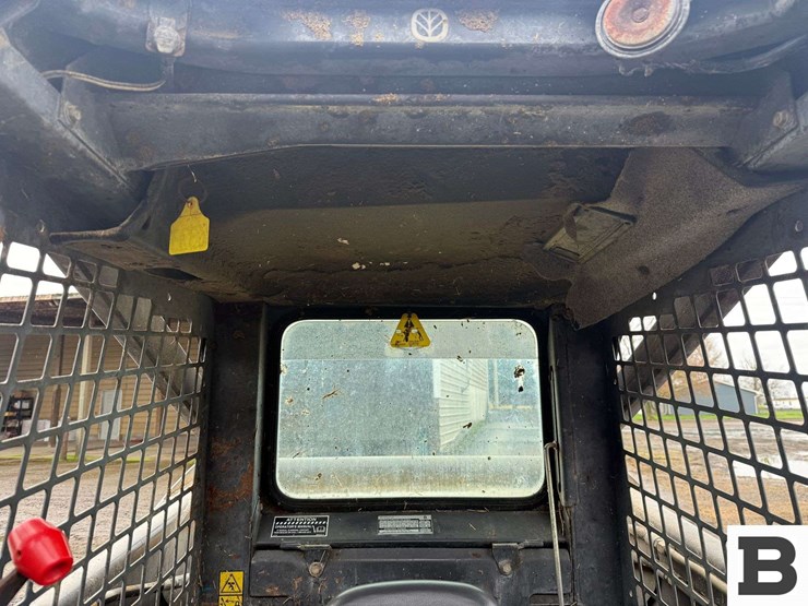 new-holland-l175-image-22