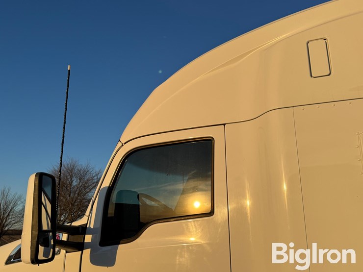 2021-kenworth-t680-image-13