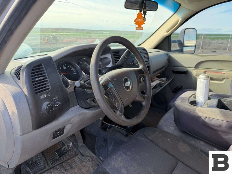 2010-chevrolet-silverado-3500-image-27