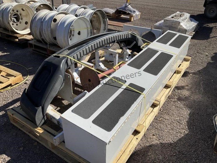 pallet-of-miscellaneous-image-3