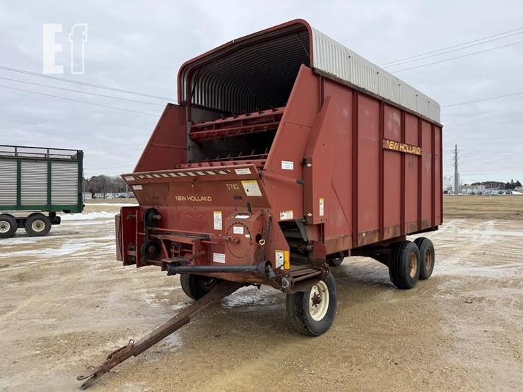 new-holland-816-image-1