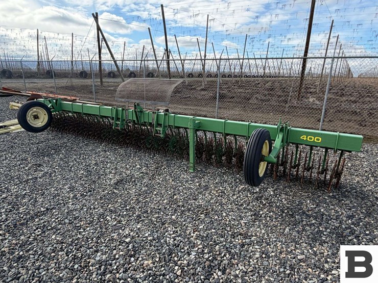 john-deere-400-image-1