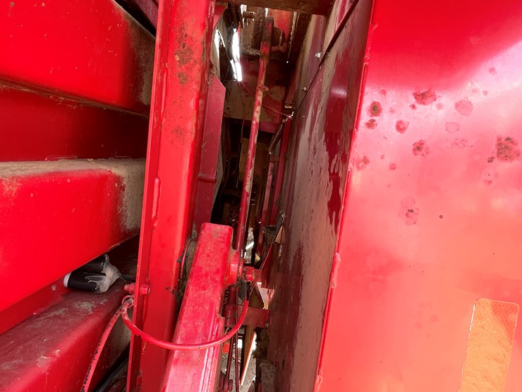 #3200-•-case-8575-square-baler-image-29