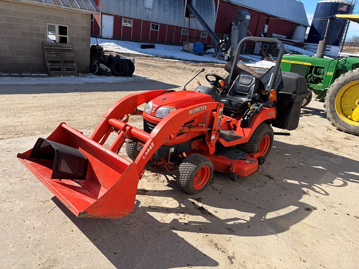 #3203-•-kubota-utility-tractor-image-1