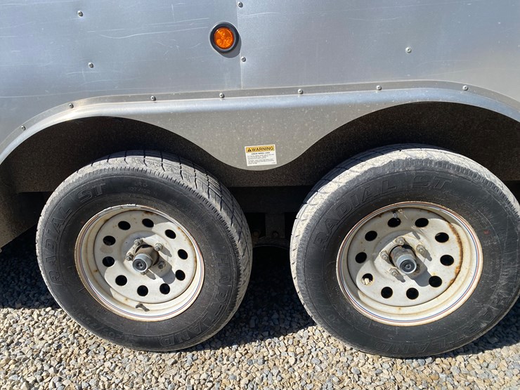 #1274-•-middlebury-tandem-axle-enclosed-trailer-(has-wi-title)-(helenville,-wi)-image-3