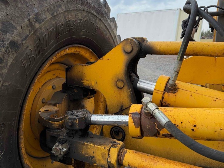 2005-volvo-g710b-image-13