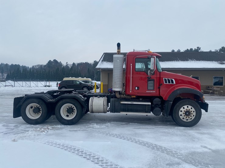 #1145-•-2009-mack-gu713-semi-tractor-(has-wi-title)-(mosinee,-wi)-image-5