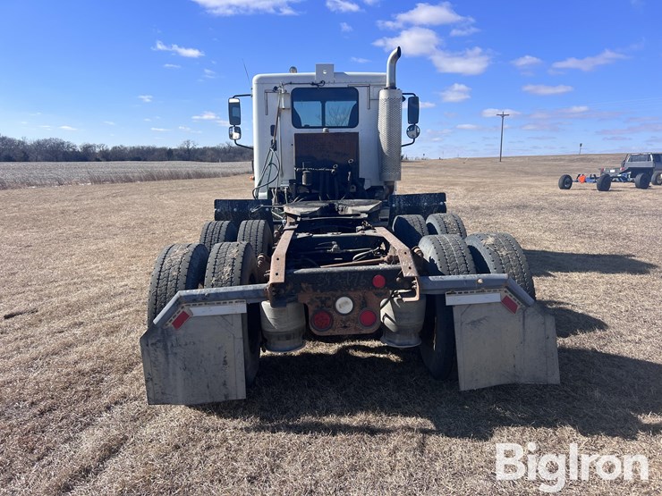 2004-freightliner-columbia-120-image-6
