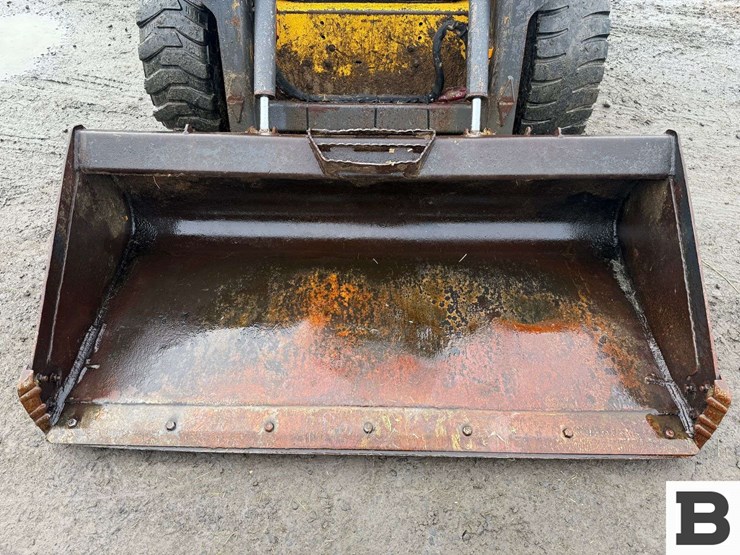 new-holland-l175-image-10